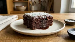 Kokosová mokrá buchta na plech: vláčná i druhý den, s kakaovou polevou